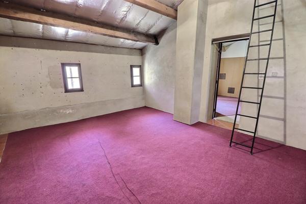 A VENDRE ENTRAIGUES SUR LA SORGUE  4 pièce(s) 125 m2