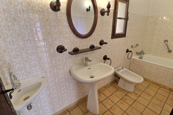 A VENDRE ENTRAIGUES SUR LA SORGUE  4 pièce(s) 125 m2