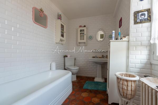 Belle propriété en pierre dans le centre village