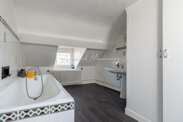 Belle propriété en pierre dans le centre village