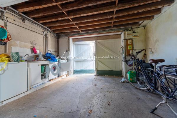 Belle propriété en pierre dans le centre village