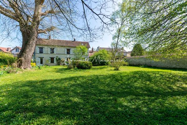 Belle propriété en pierre dans le centre village