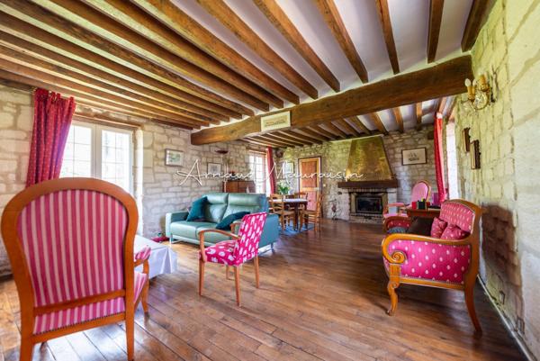 Belle propriété en pierre dans le centre village