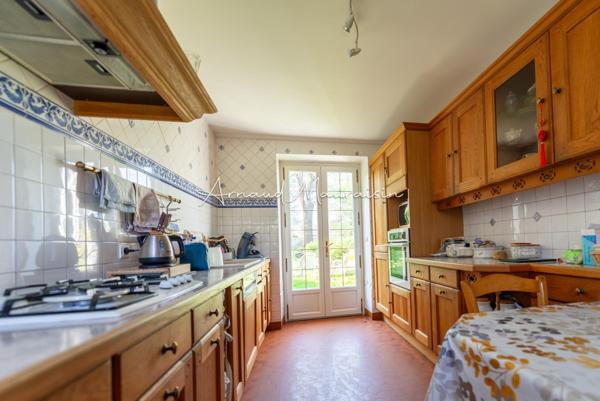 Belle propriété en pierre dans le centre village