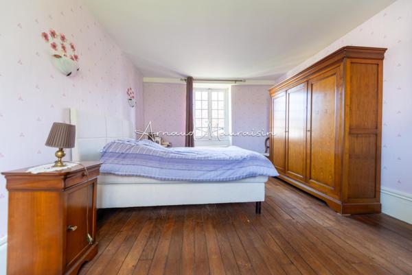 Belle propriété en pierre dans le centre village