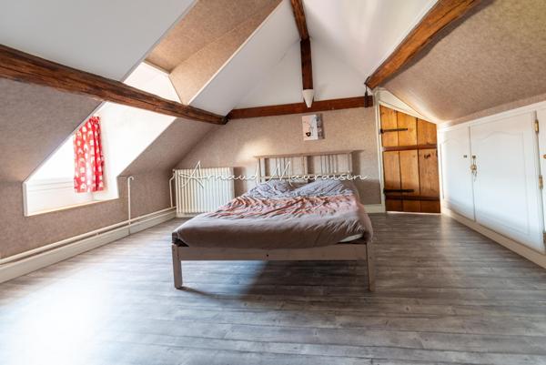 Belle propriété en pierre dans le centre village