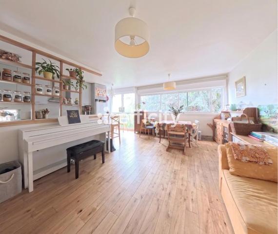 Appartement
         3 pièces
        - 61 m² 375 000 € *