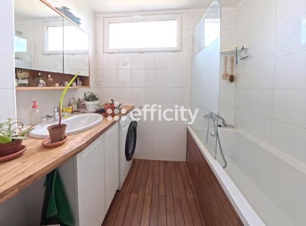 Appartement
         3 pièces
        - 61 m² 375 000 € *