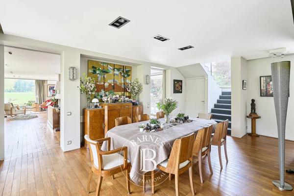 Villeneuve-d'Ascq, Maison 5 Chambres -  323 m² à vendre