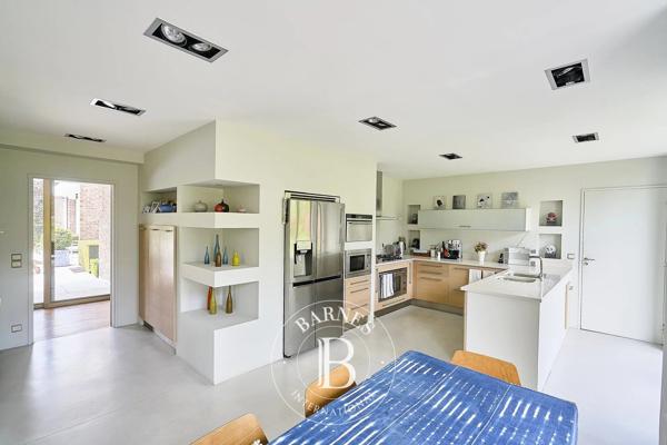 Villeneuve-d'Ascq, Maison 5 Chambres -  323 m² à vendre