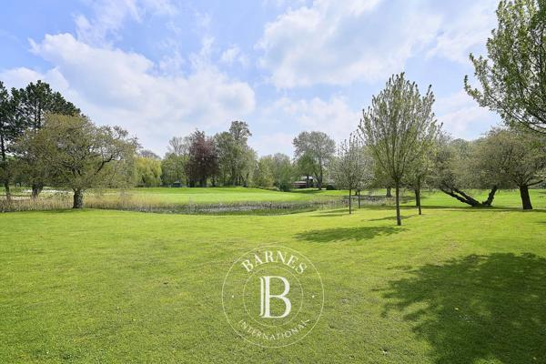 Villeneuve-d'Ascq, Maison 5 Chambres -  323 m² à vendre