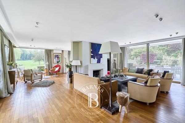 Villeneuve-d'Ascq, Maison 5 Chambres -  323 m² à vendre