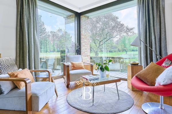 Villeneuve-d'Ascq, Maison 5 Chambres -  323 m² à vendre