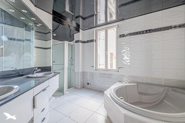 Maison à vendre |  Carbon-Blanc |  6 pièces | 220 m²