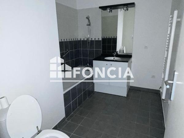 Location Appartement 2 pièces 37 m² - 147 RUE SOUS LES VIGNES Clermont Ferrand 63000