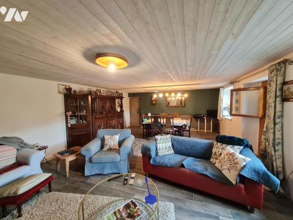 RARE sur le marché, Maison située en campagne avec 1 hectare 2 de terrain et dépendances