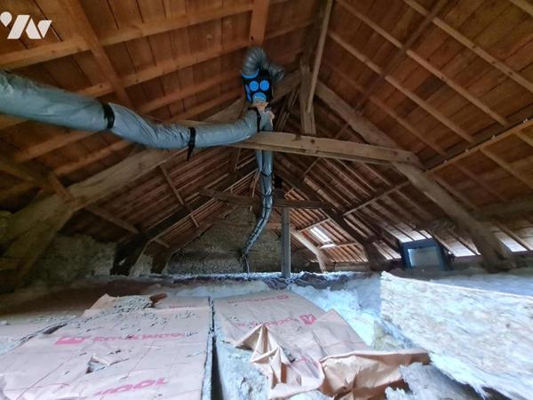 RARE sur le marché, Maison située en campagne avec 1 hectare 2 de terrain et dépendances