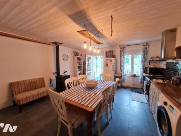 RARE sur le marché, Maison située en campagne avec 1 hectare 2 de terrain et dépendances