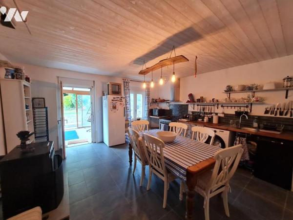 RARE sur le marché, Maison située en campagne avec 1 hectare 2 de terrain et dépendances