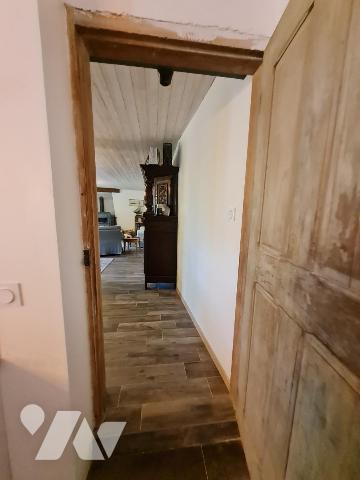 RARE sur le marché, Maison située en campagne avec 1 hectare 2 de terrain et dépendances