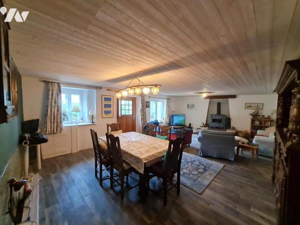 RARE sur le marché, Maison située en campagne avec 1 hectare 2 de terrain et dépendances