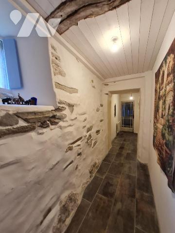 RARE sur le marché, Maison située en campagne avec 1 hectare 2 de terrain et dépendances