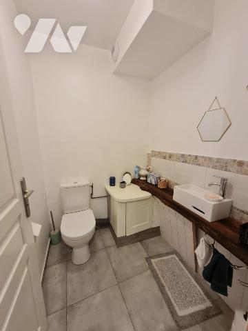 RARE sur le marché, Maison située en campagne avec 1 hectare 2 de terrain et dépendances