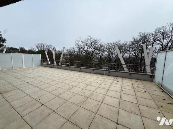 Tours sud, très bel appartement T3 (65m²) au dernier étage d'une résidence récente (2019), terrasse.