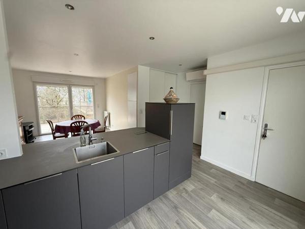 Tours sud, très bel appartement T3 (65m²) au dernier étage d'une résidence récente (2019), terrasse.