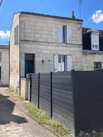 Dpt Charente Maritime (17), à vendre SAINTES maison P4, 81,24 m²