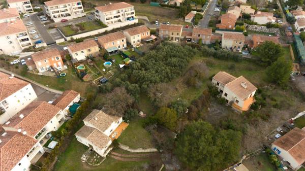 Terrain avec vue splendide, possibilité de construire 500 m² de surface de plancher