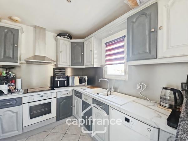 Belle villa de plain-pied de 96m² à Roquefort, 3 chambres, piscine et carport