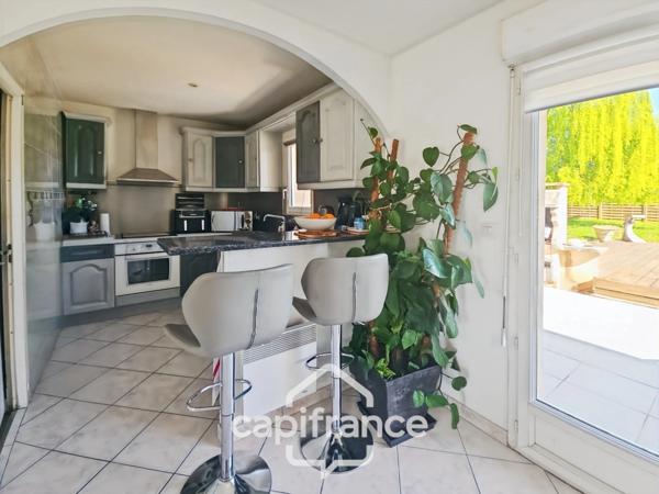 Belle villa de plain-pied de 96m² à Roquefort, 3 chambres, piscine et carport