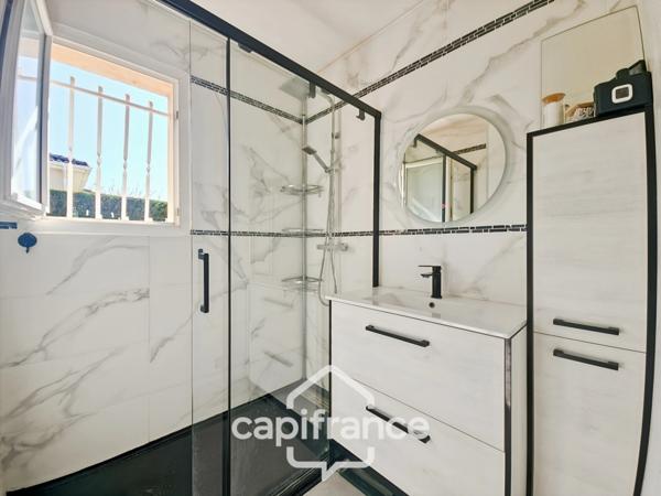 Belle villa de plain-pied de 96m² à Roquefort, 3 chambres, piscine et carport