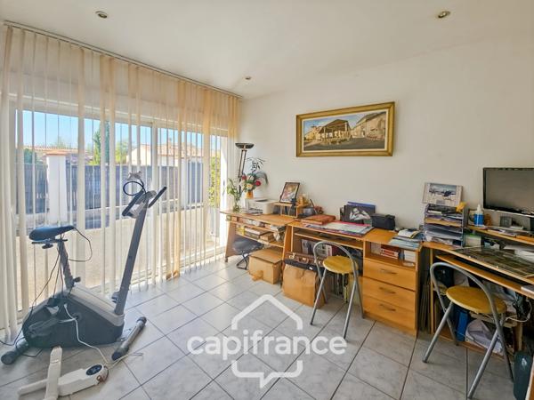 Belle villa de plain-pied de 96m² à Roquefort, 3 chambres, piscine et carport