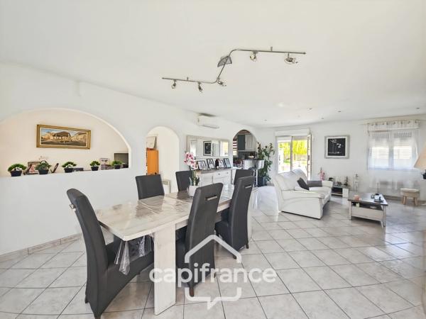 Belle villa de plain-pied de 96m² à Roquefort, 3 chambres, piscine et carport