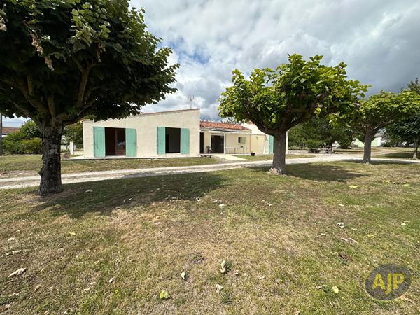 Vente maison Mirambeau : 185 000 € - AJP Immobilier Pons