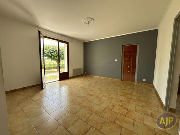 Vente maison Mirambeau : 185 000 € - AJP Immobilier Pons