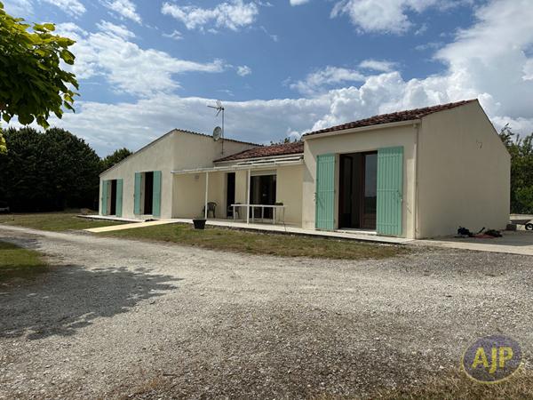 Vente maison Mirambeau : 185 000 € - AJP Immobilier Pons