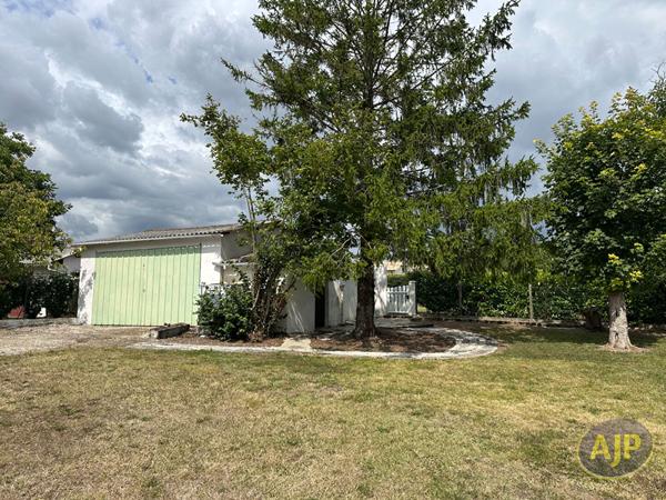 Vente maison Mirambeau : 185 000 € - AJP Immobilier Pons