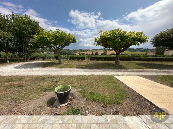 Vente maison Mirambeau : 185 000 € - AJP Immobilier Pons