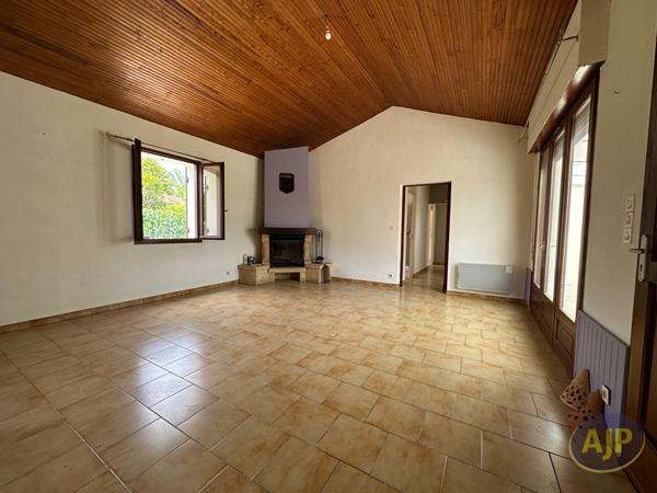 Vente maison Mirambeau : 185 000 € - AJP Immobilier Pons