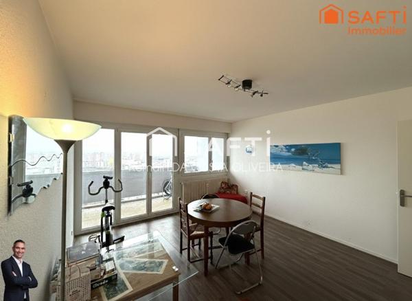 Joli appartement de 2 pièces disposant d'un balcon avec une superbe vue dégagée et une cave !