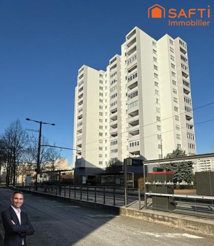 Joli appartement de 2 pièces disposant d'un balcon avec une superbe vue dégagée et une cave !