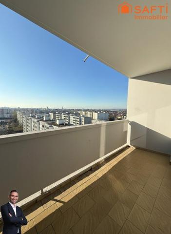 Joli appartement de 2 pièces disposant d'un balcon avec une superbe vue dégagée et une cave !