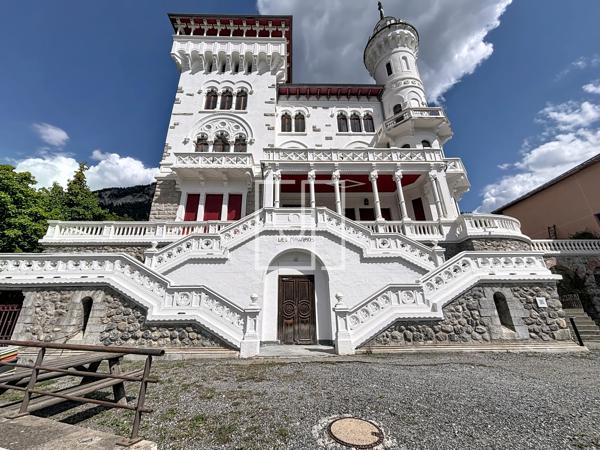 Duplex T3 meublé à vendre avec parking couvert et piscine – dans le château des Magnans à Jausiers