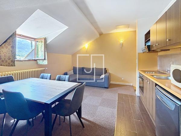 Duplex T3 meublé à vendre avec parking couvert et piscine – dans le château des Magnans à Jausiers