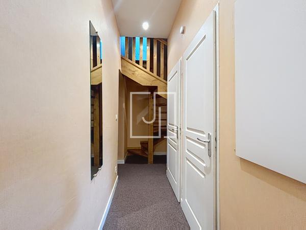 Duplex T3 meublé à vendre avec parking couvert et piscine – dans le château des Magnans à Jausiers