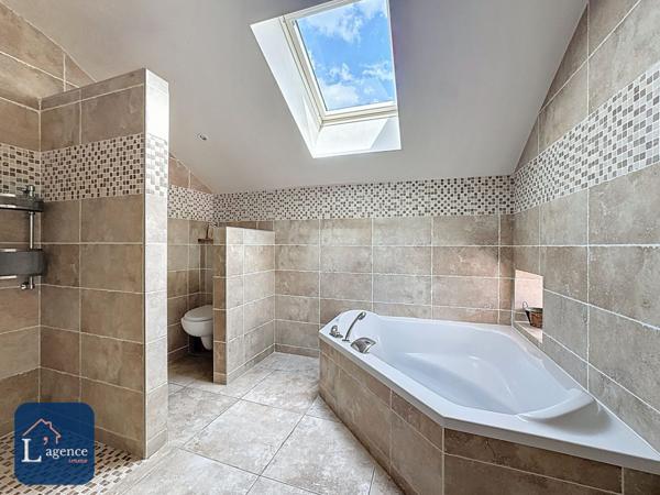 Le Charme en Grand : 421 m²  pour 9 pièces - Lumineuse et intime à Péron