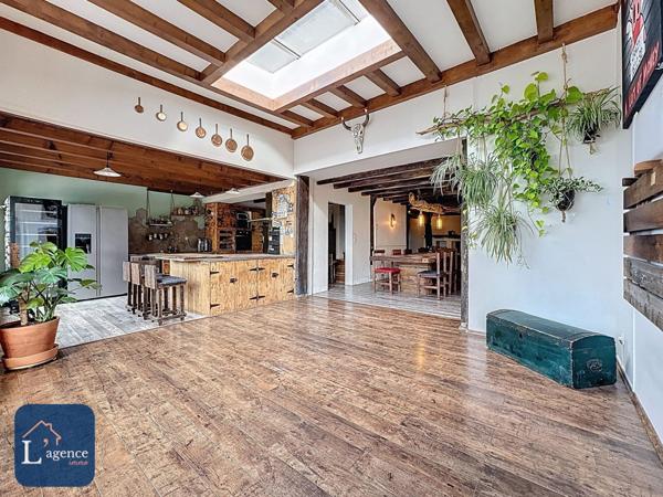 Le Charme en Grand : 421 m²  pour 9 pièces - Lumineuse et intime à Péron